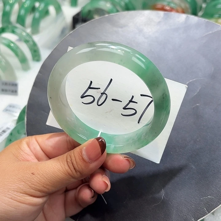 石英质玉（非洲翠）未镶嵌手镯