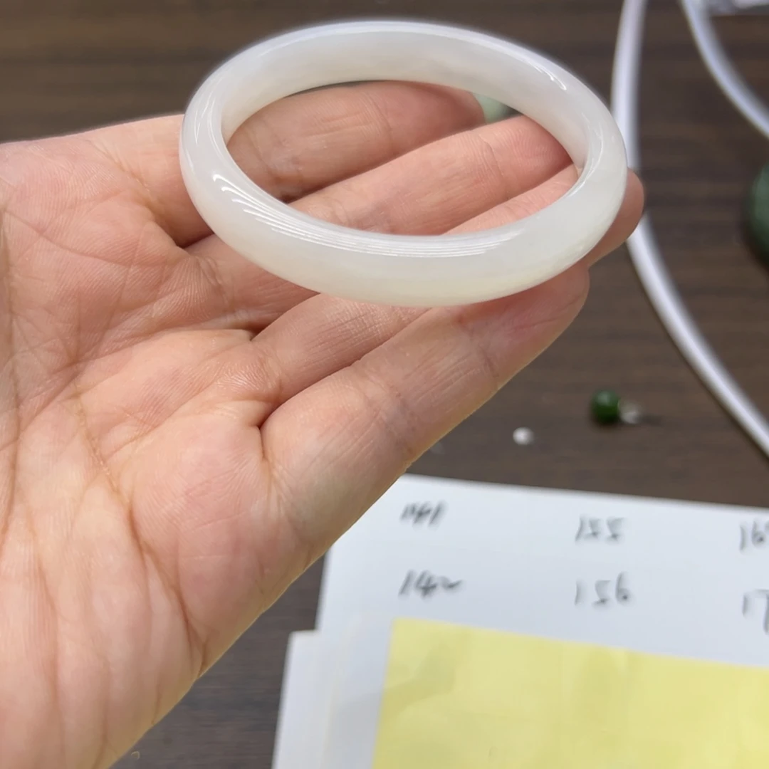 和田玉未镶嵌手镯51圈围125瑕