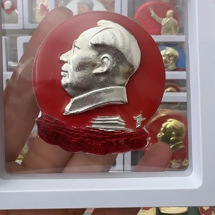 军***哥其他普通金属红色收藏纪念章