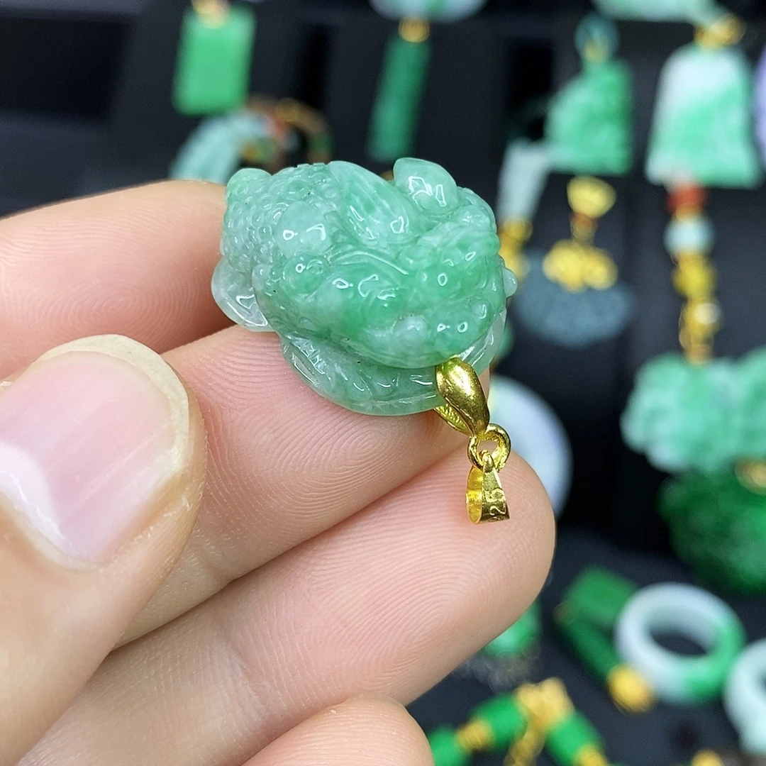 颈饰未镶嵌翡翠吊坠