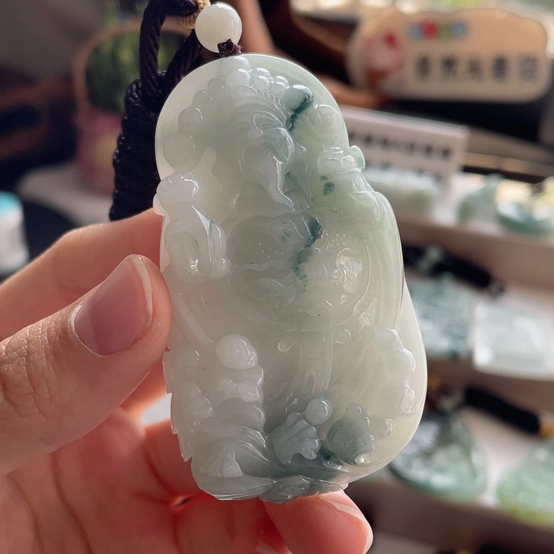 翡翠未镶嵌颈饰财神爷