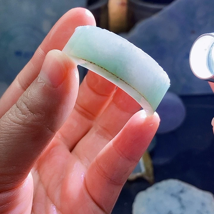 翡翠未镶嵌颈饰毛料5