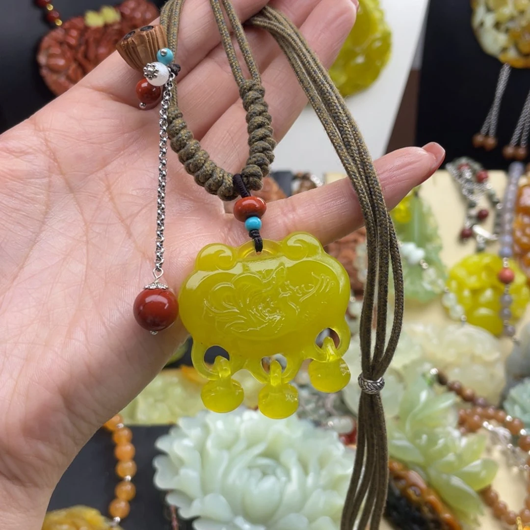 未镶嵌蛇纹石玉颈饰