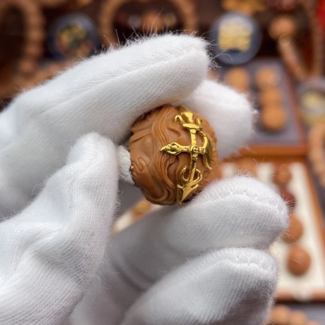 吊坠猴头核桃纯手工灵蛇女