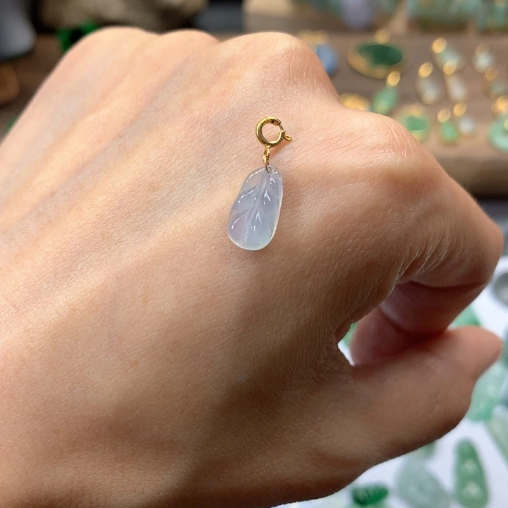 翡翠颈饰18K金镶嵌叶子