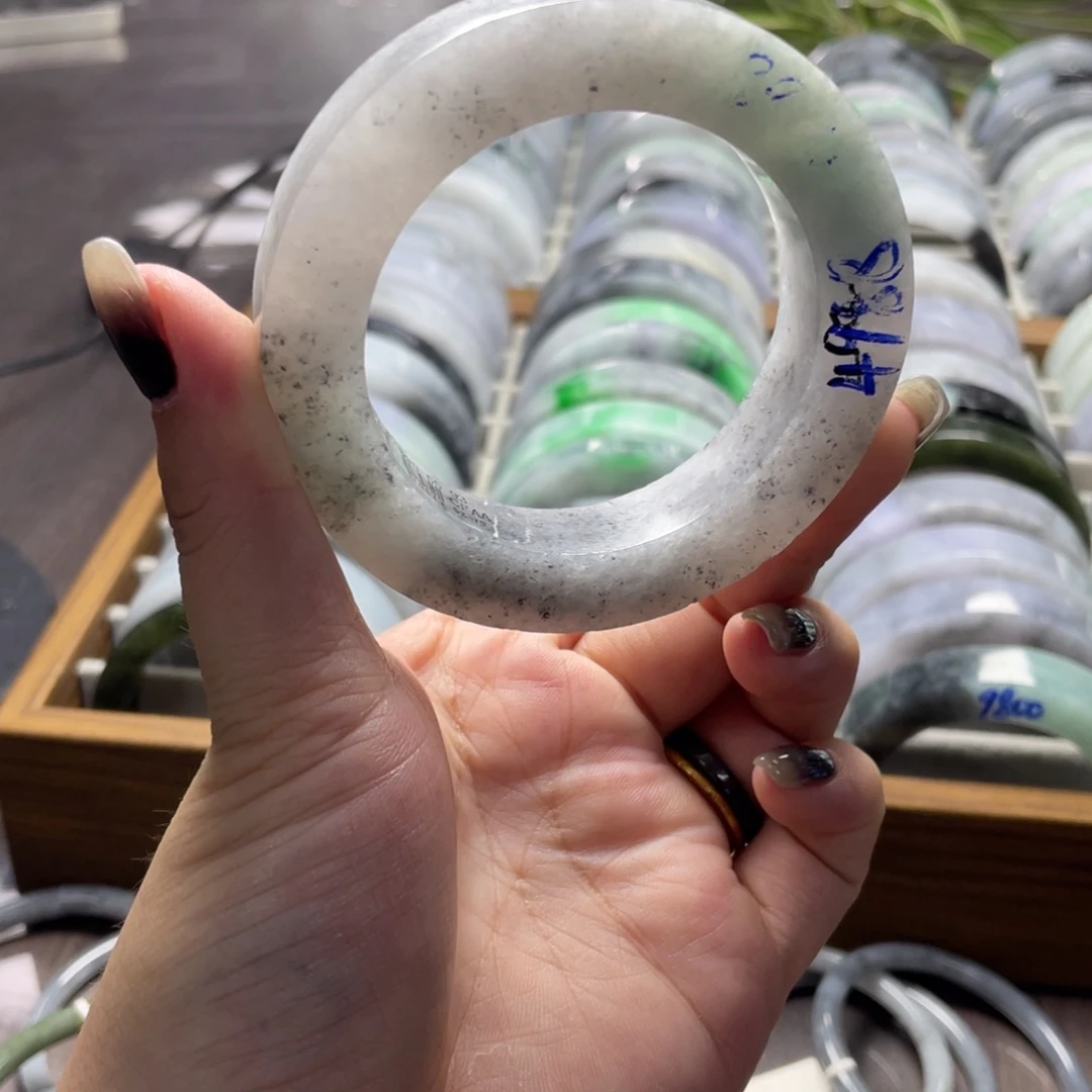未镶嵌乌鸡翡翠手镯定制翡翠