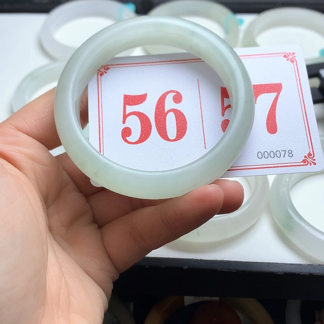 未镶嵌石英质玉（黄龙玉）手镯自**翔