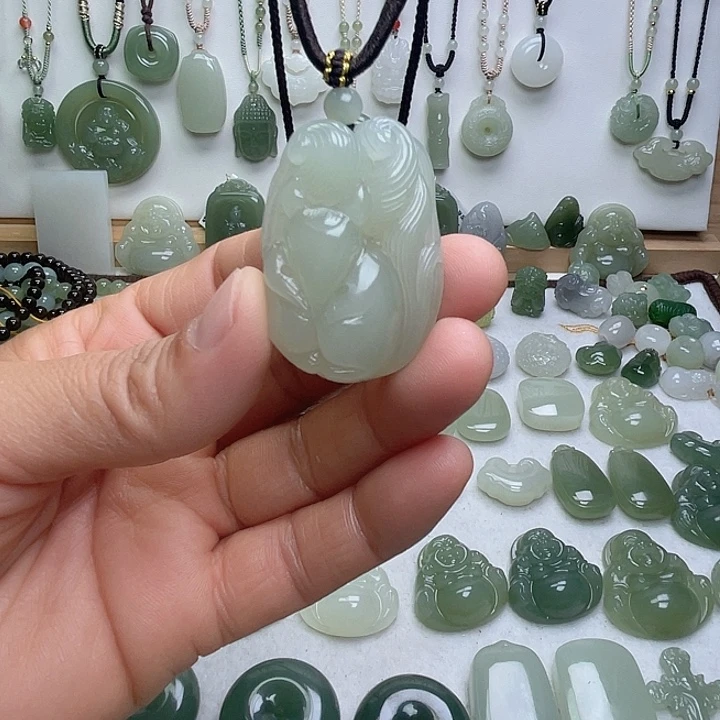 和田玉未镶嵌颈饰