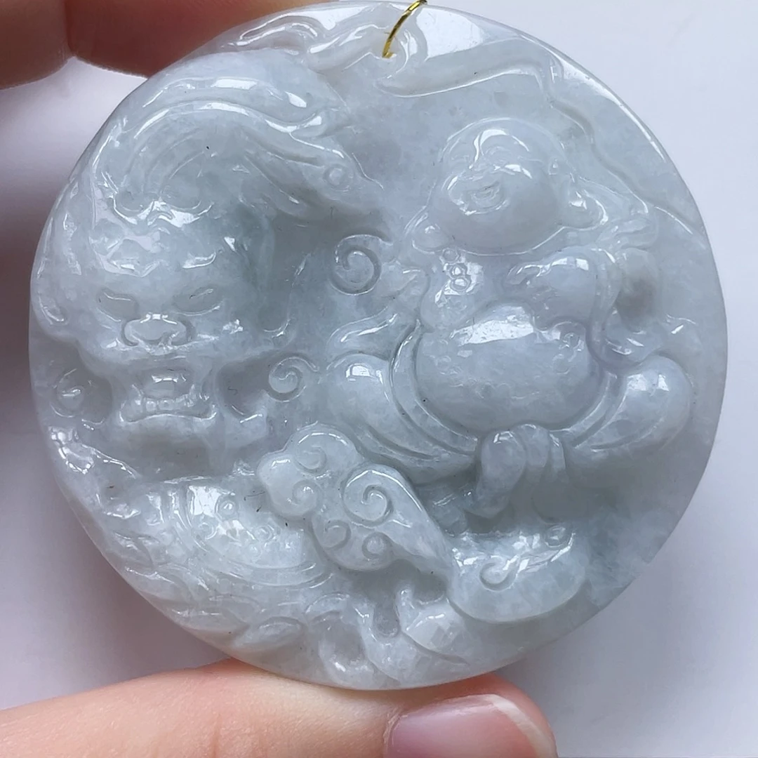 翡翠未镶嵌颈饰两面雕刻