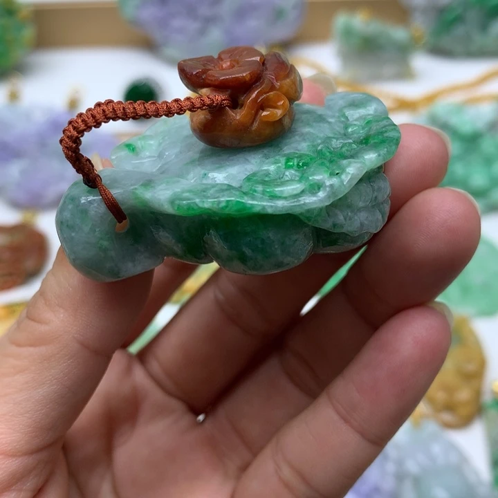 翡翠颈饰未镶嵌翡翠