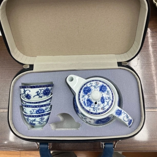 1573-青花瓷色茶具一套