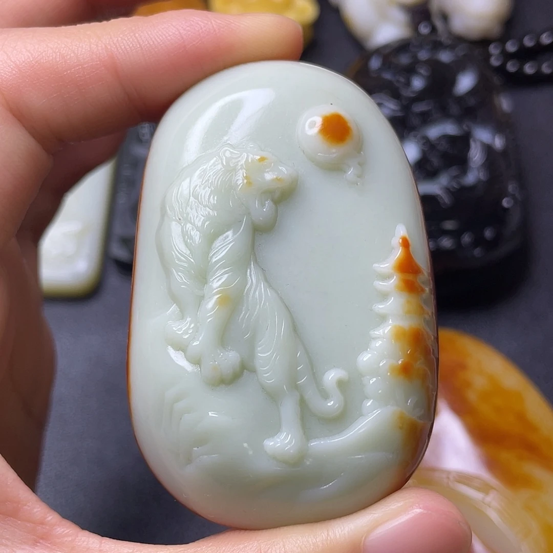 用***7颈饰未镶嵌和田玉