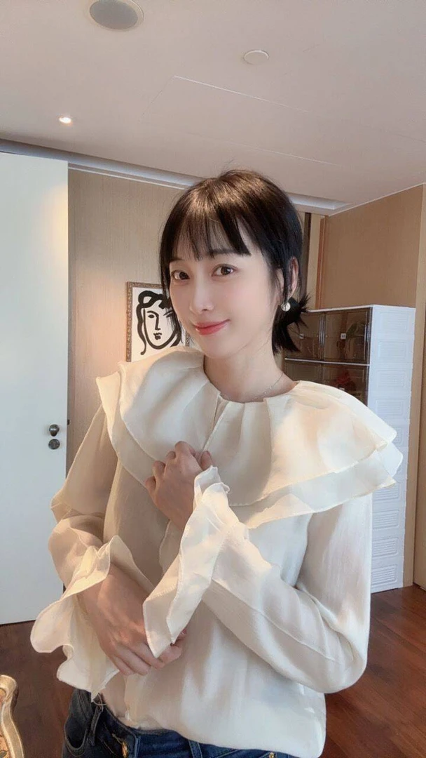 【张静芝】双层荷叶领喇叭袖衬衫