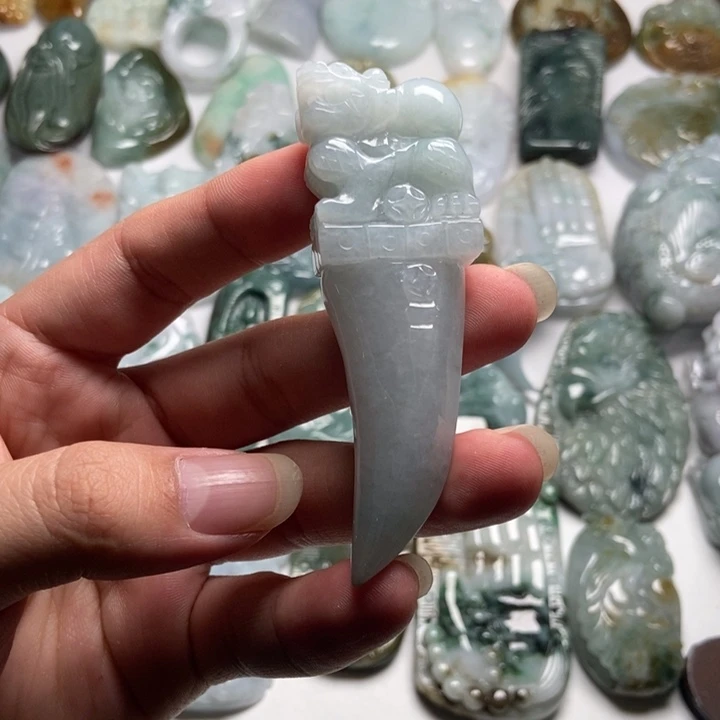 翡翠未镶嵌颈饰龙牙53