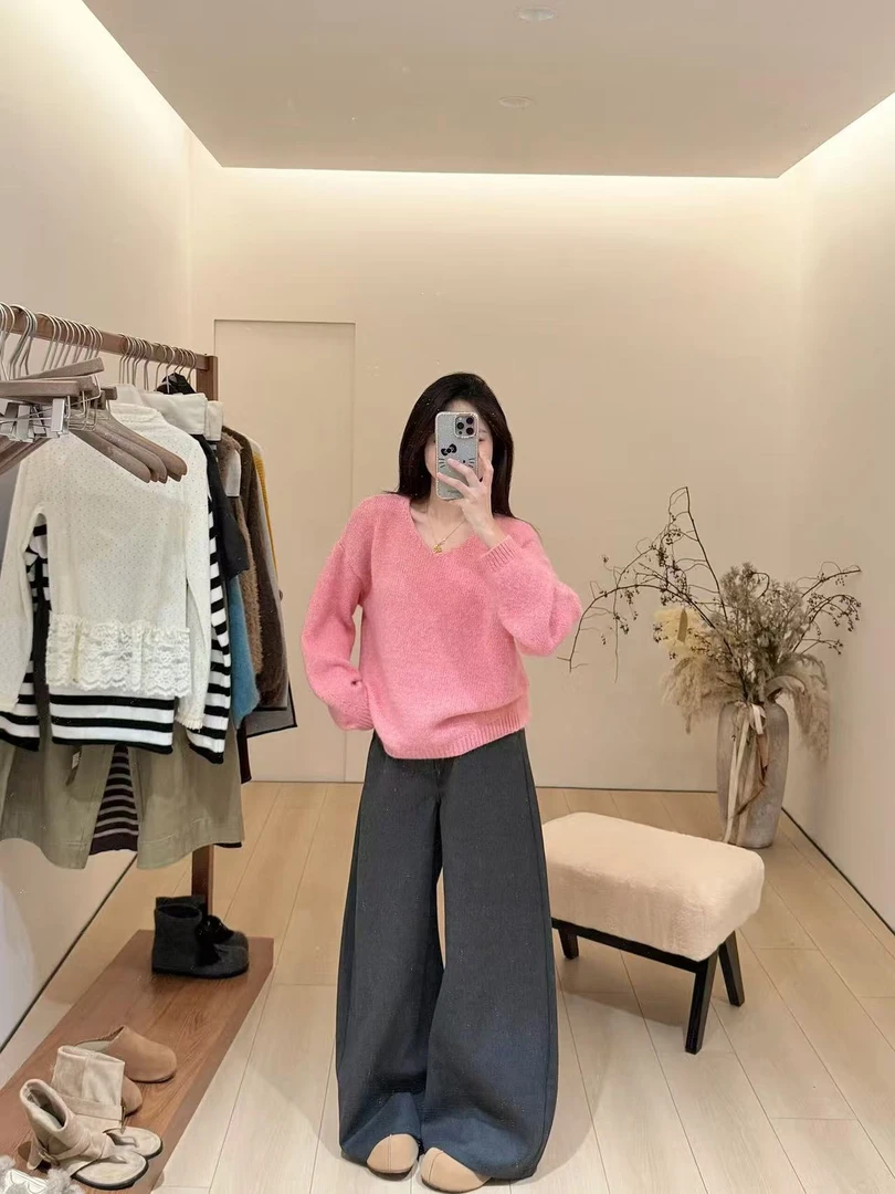 2025秋冬新款韩系高级感树莓粉色v领毛衣时尚高腰灰色休闲裤套装