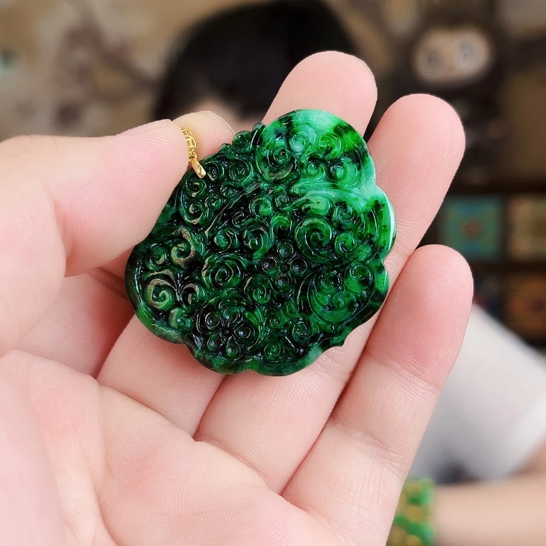 翡翠18K金镶嵌颈饰吊坠