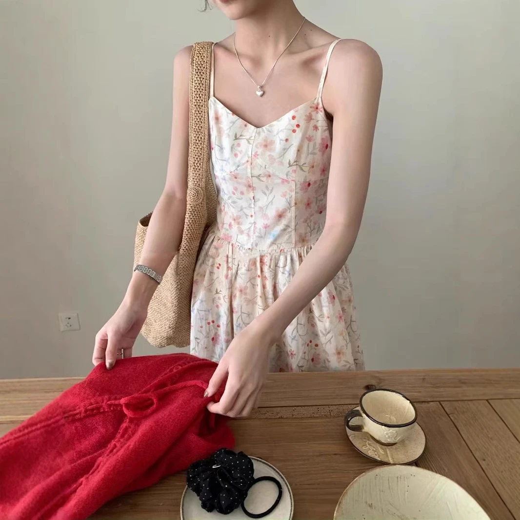 韩系吊带碎花裙女2025春夏季新款温柔甜美少女休闲垂感连衣裙法式