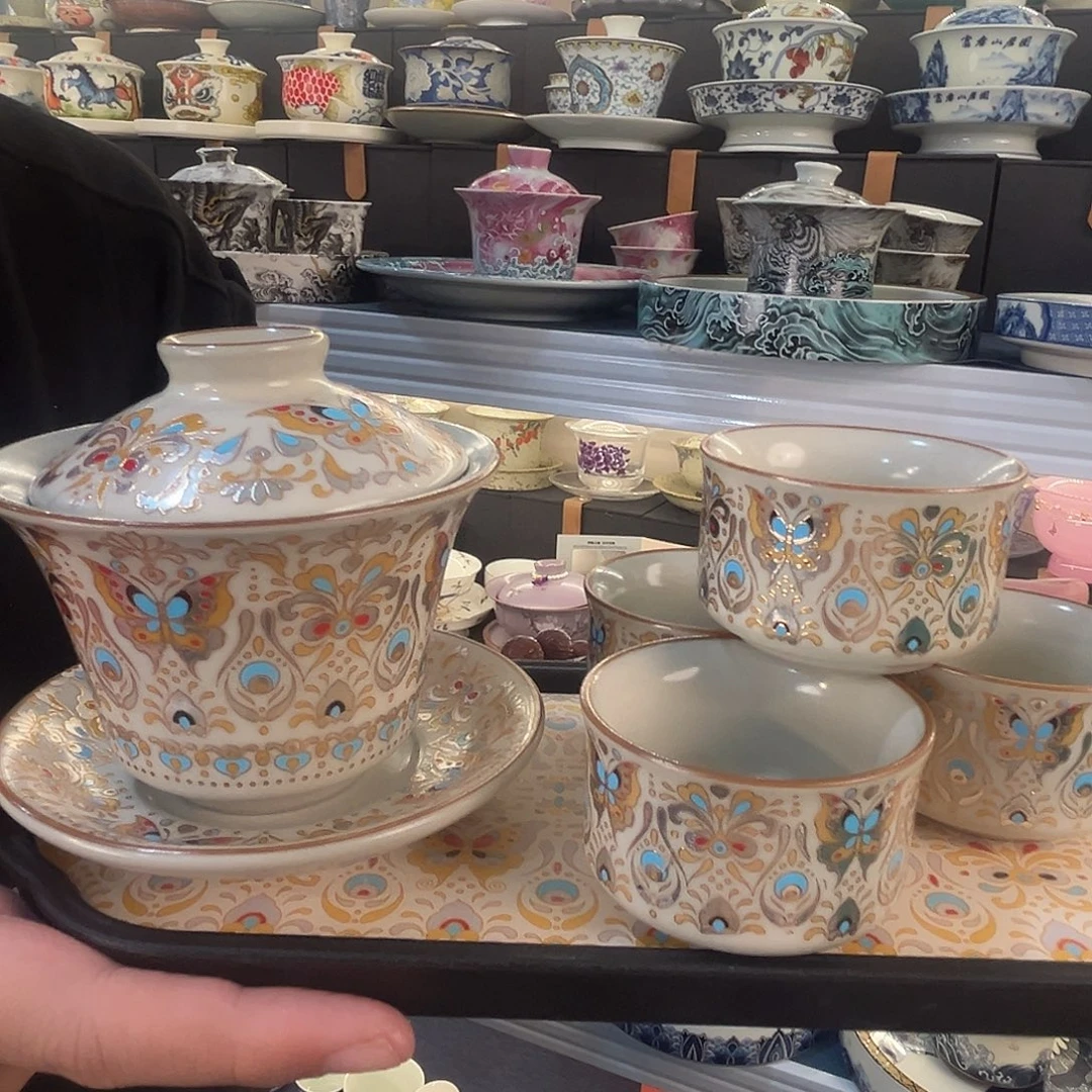 这些盖碗很漂亮！！！