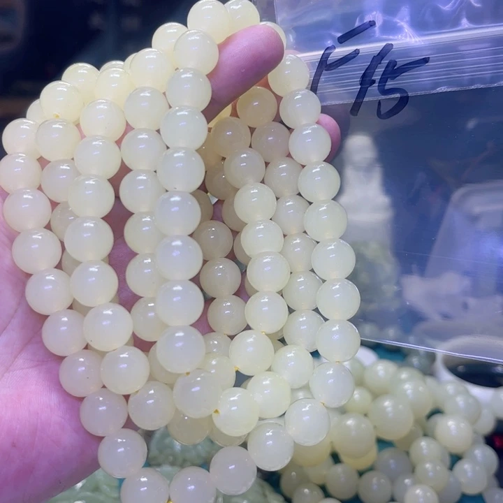 蛇纹石玉未镶嵌颈饰夏****伦