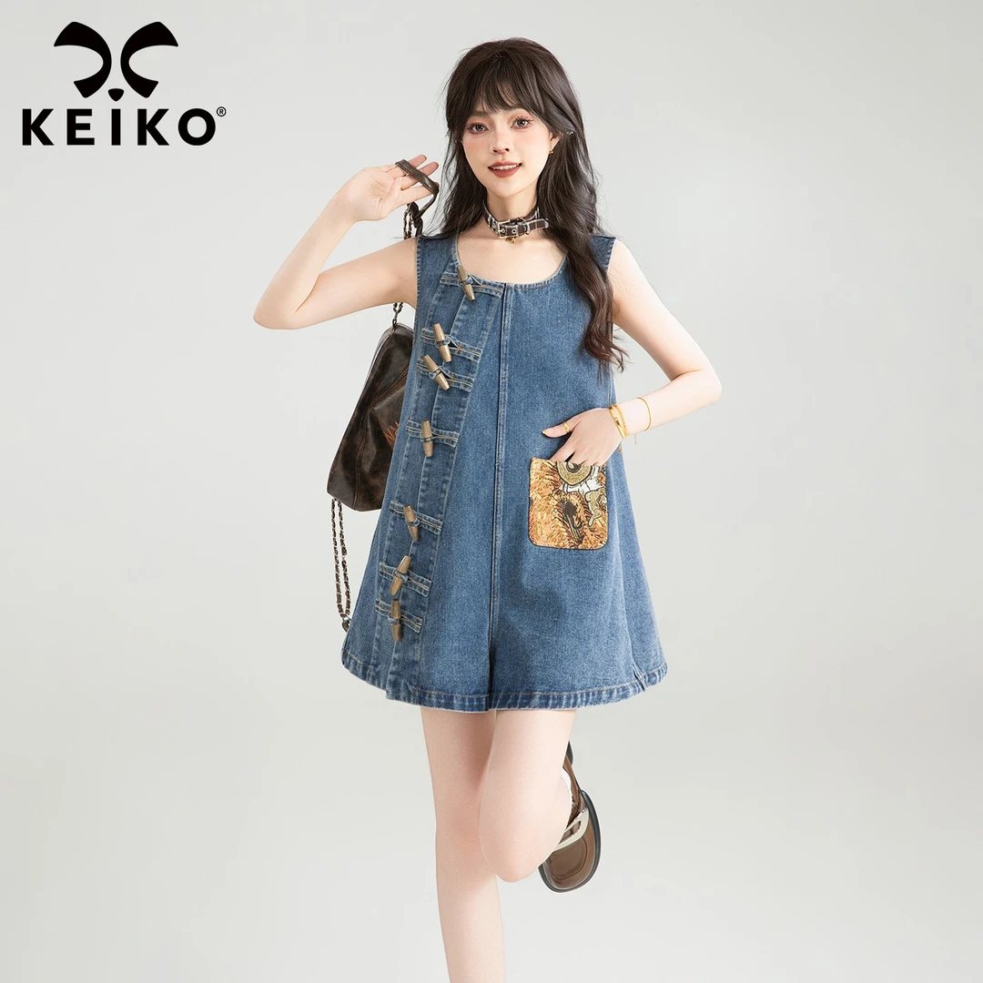 KEIKO 设计感斜襟盘扣背带牛仔裤夏季小个子元气减龄阔腿连衣短裤