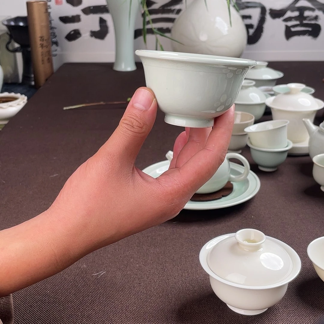 手工压手瑕疵青釉