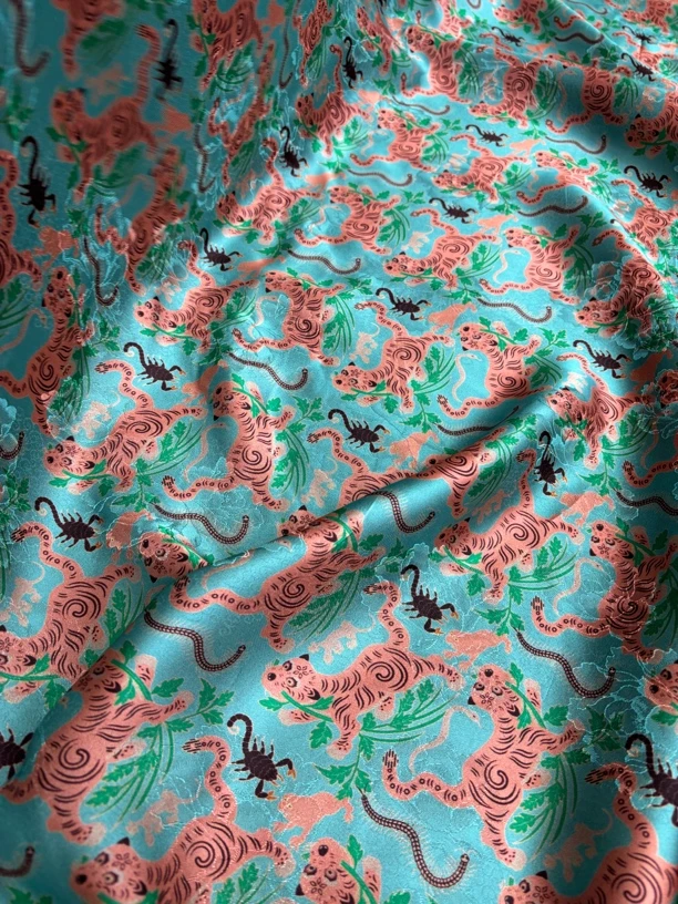 蓝色 虎震五毒人丝香云纱国风新中式服装面料