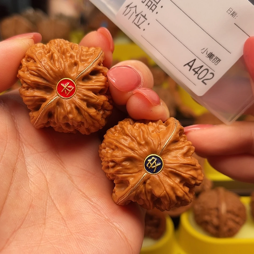 志***在吊坠文玩核桃鸡心