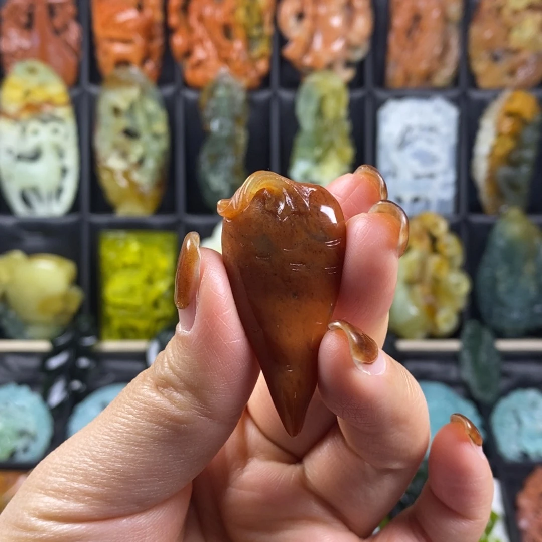 蛇纹石玉颈饰合金