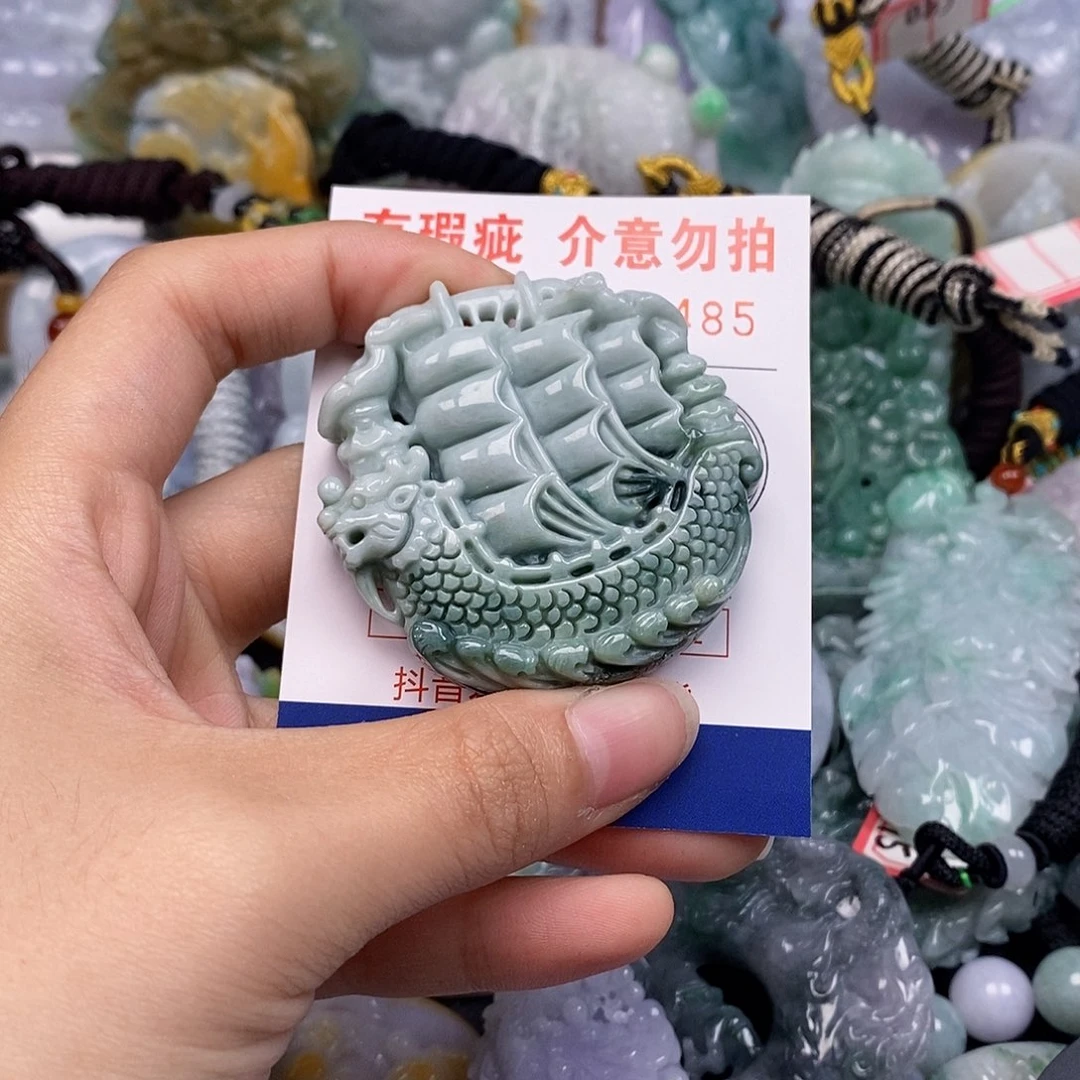 吊坠(不含链)未镶嵌翡翠
