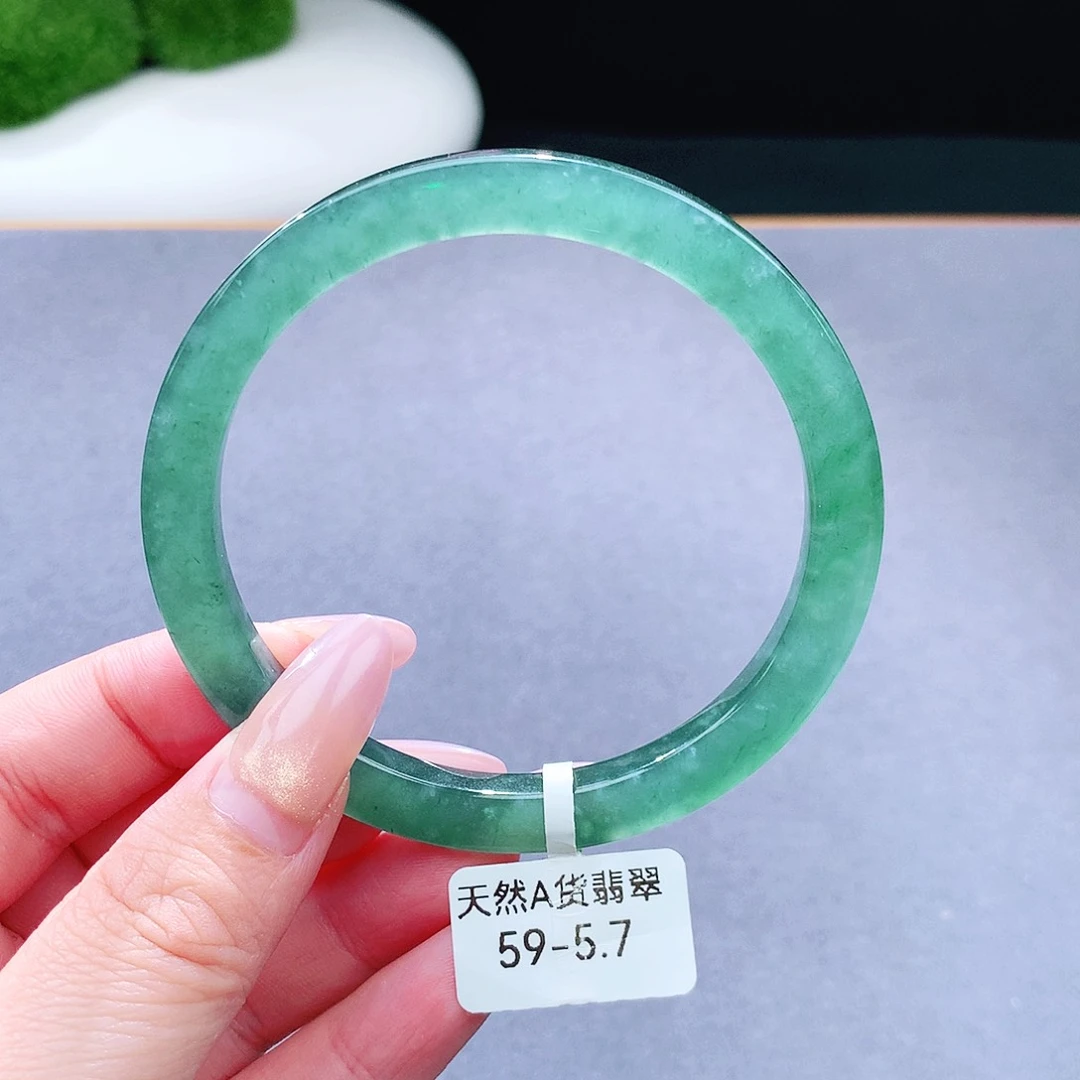 未镶嵌手镯（圆镯）翡翠