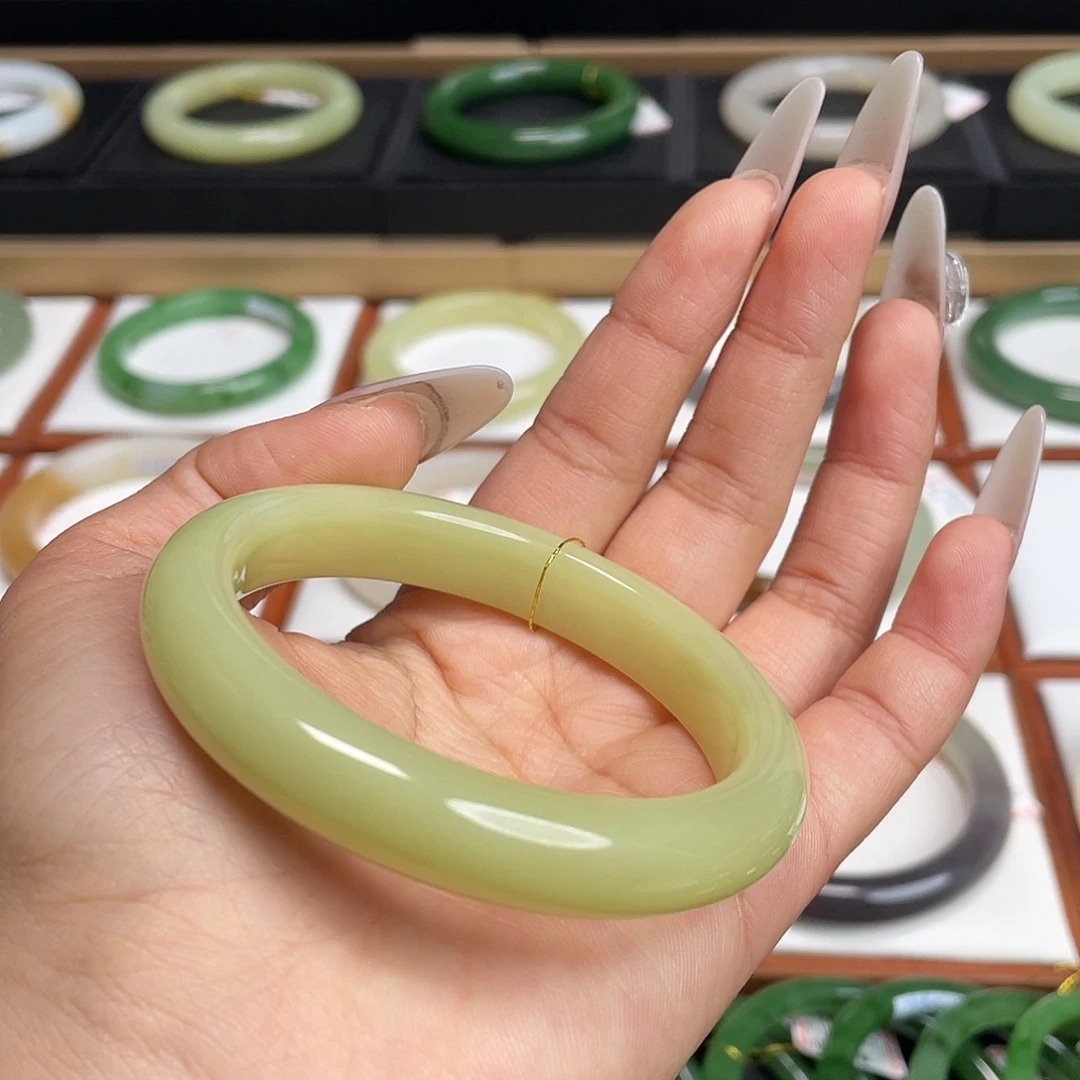 和田玉未镶嵌手镯冰黄口！55