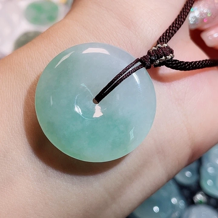 翡翠未镶嵌颈饰平安扣