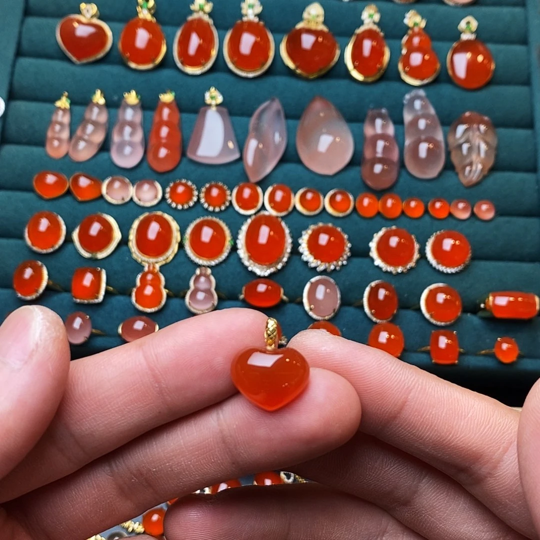 南红玛瑙18K金镶嵌颈饰