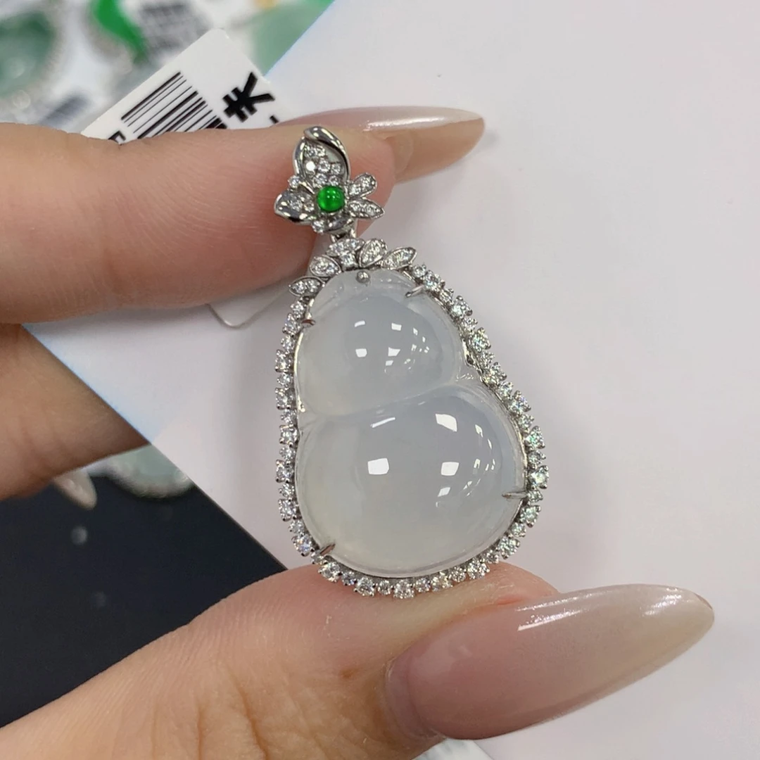 颈饰18K金镶嵌翡翠