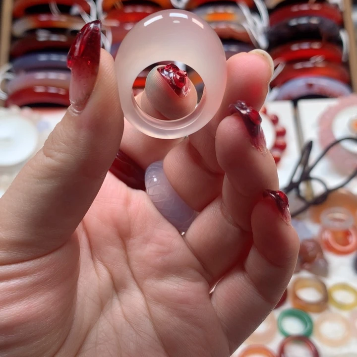 玛瑙/玉髓手镯未镶嵌晚****.