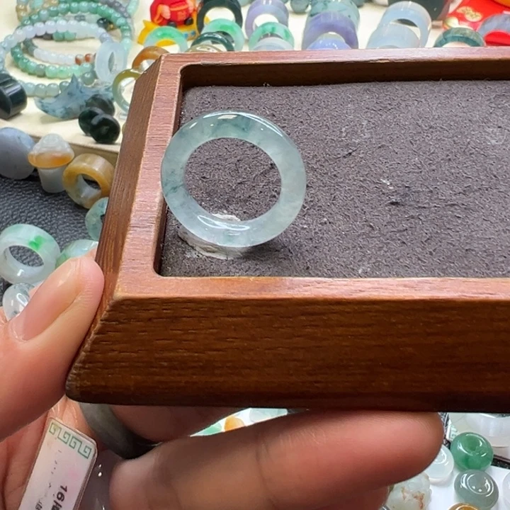 翡翠未镶嵌戒指翡翠