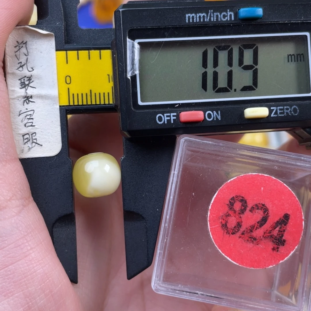 梦***见蜜蜡未镶嵌珠宝奇石