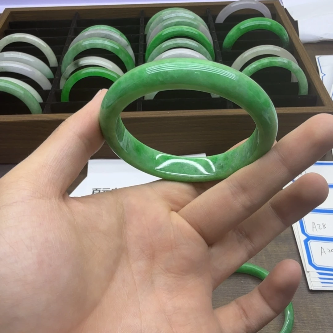 未镶嵌手镯翡翠A8