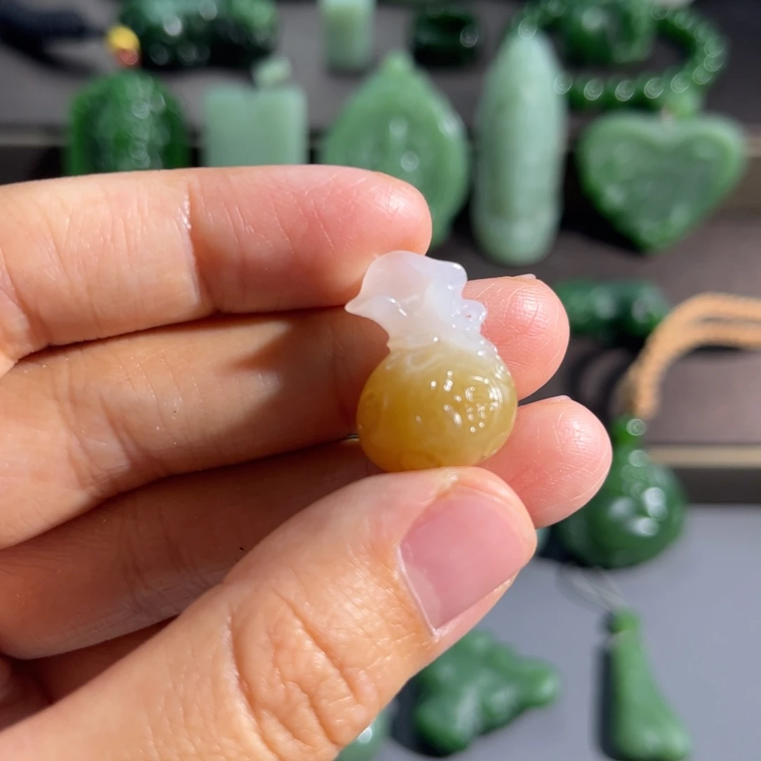 南红玛瑙未镶嵌颈饰定制