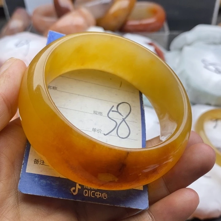 石英质玉手镯未镶嵌