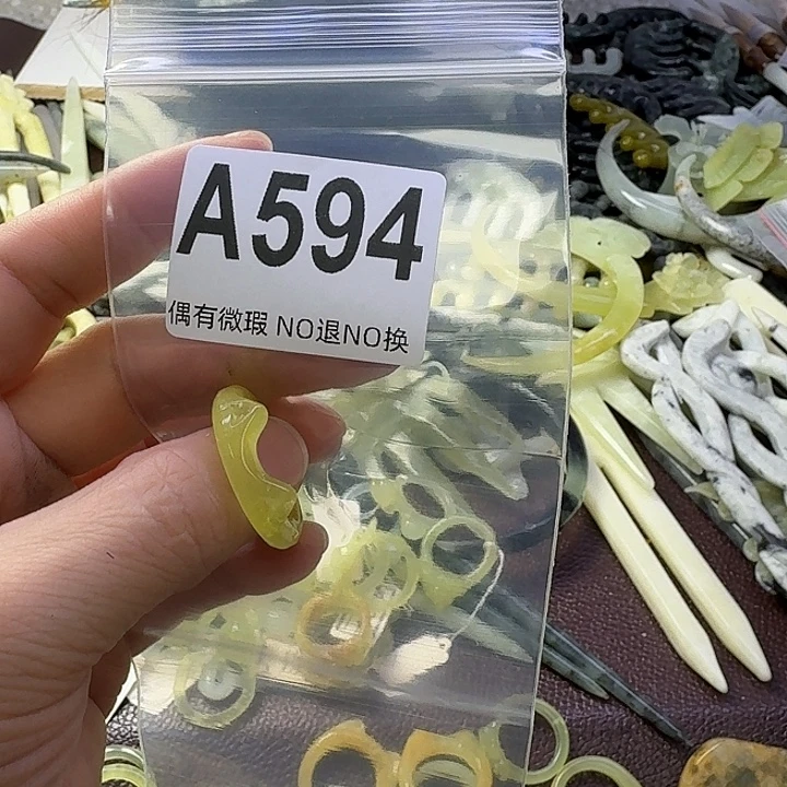 浅***然合金蛇纹石玉发饰