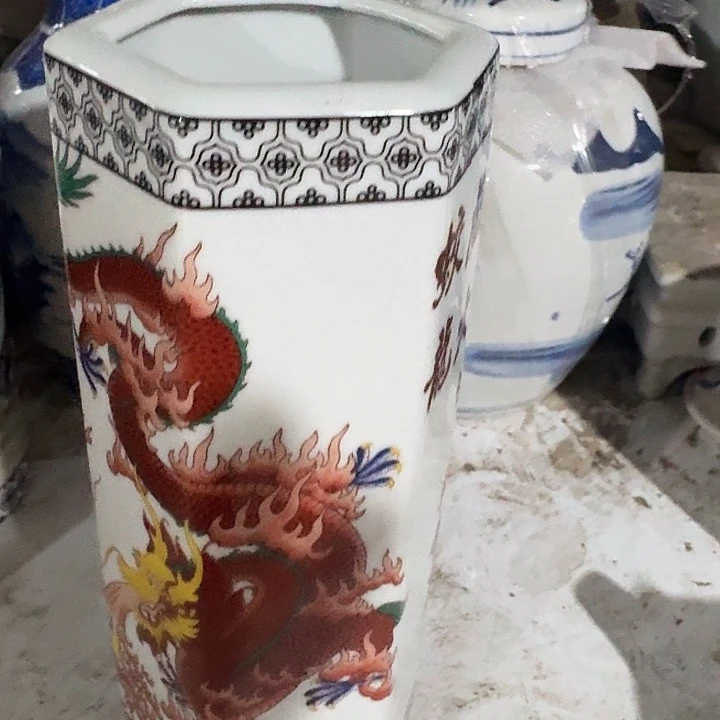 摆件陶瓷的表面上看