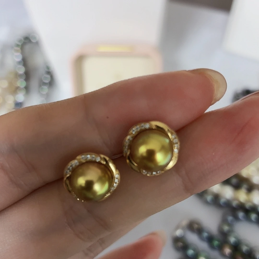 18K金镶嵌海水珍珠耳饰8-9mm