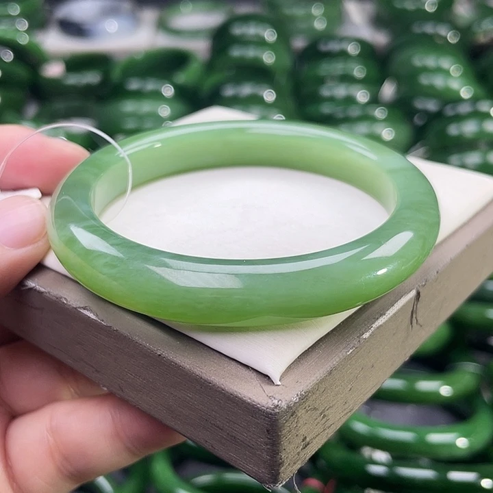 未镶嵌手镯和田玉（碧玉）