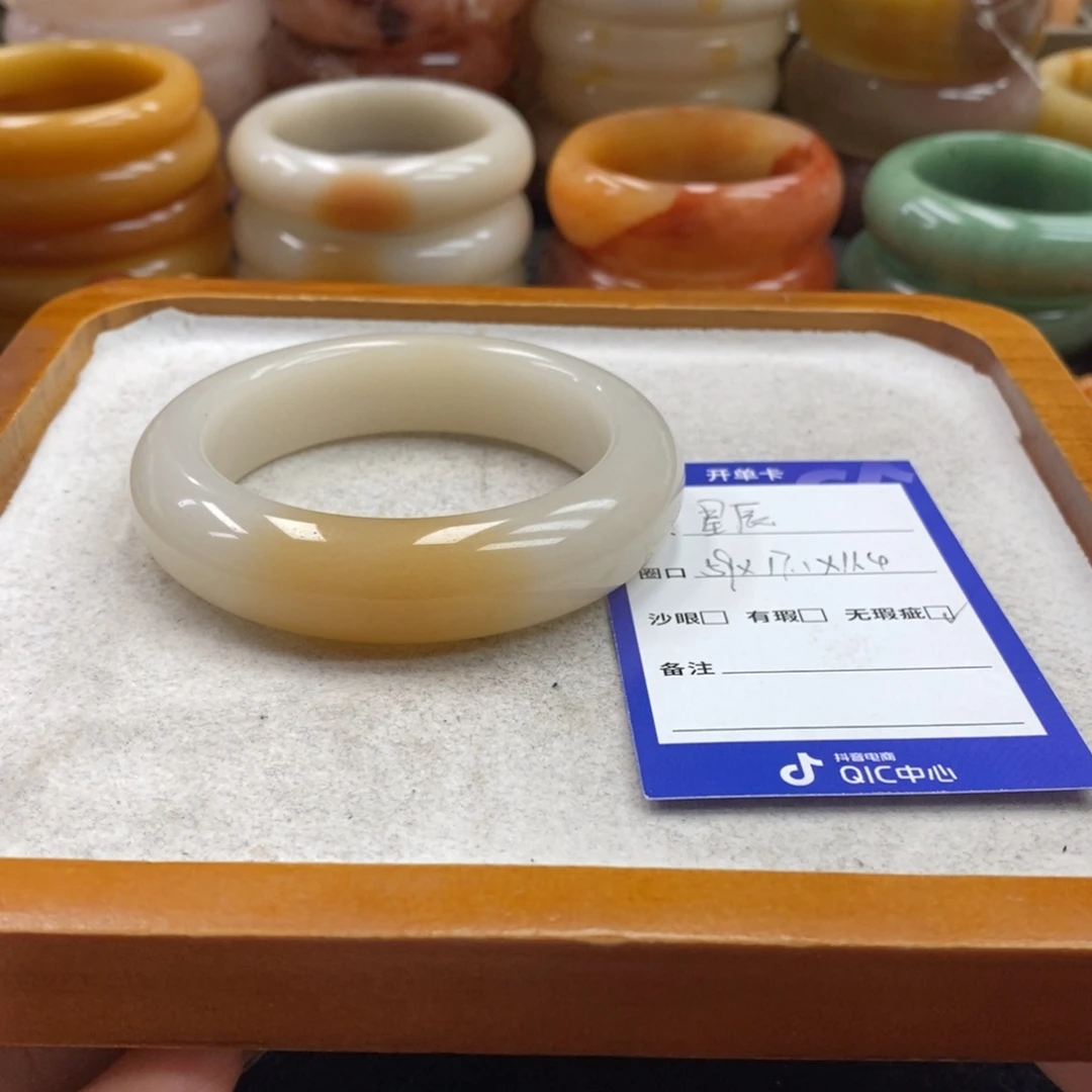 星***辰石英岩玉未镶嵌手镯（圆镯）