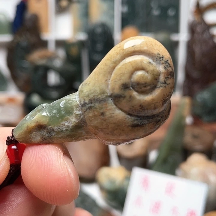 未镶嵌岫岩河磨玉（透闪石质玉）挂件