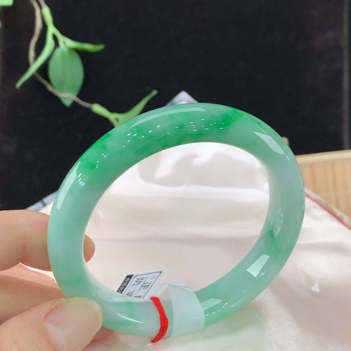 翡翠手镯未镶嵌111/0826