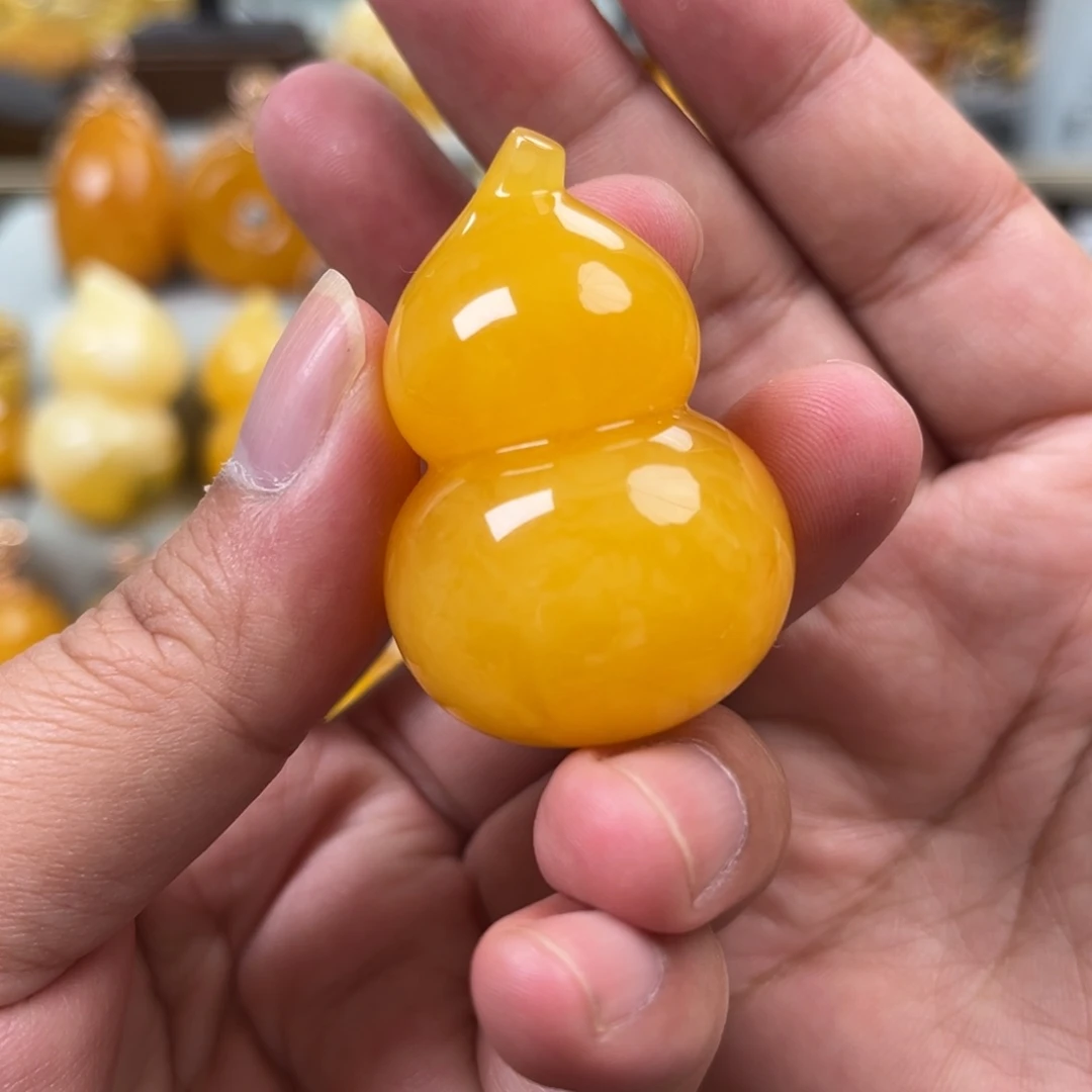 蜜蜡未镶嵌珠宝奇石