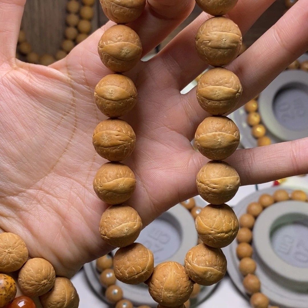 积***心吊坠凤眼菩提16素串