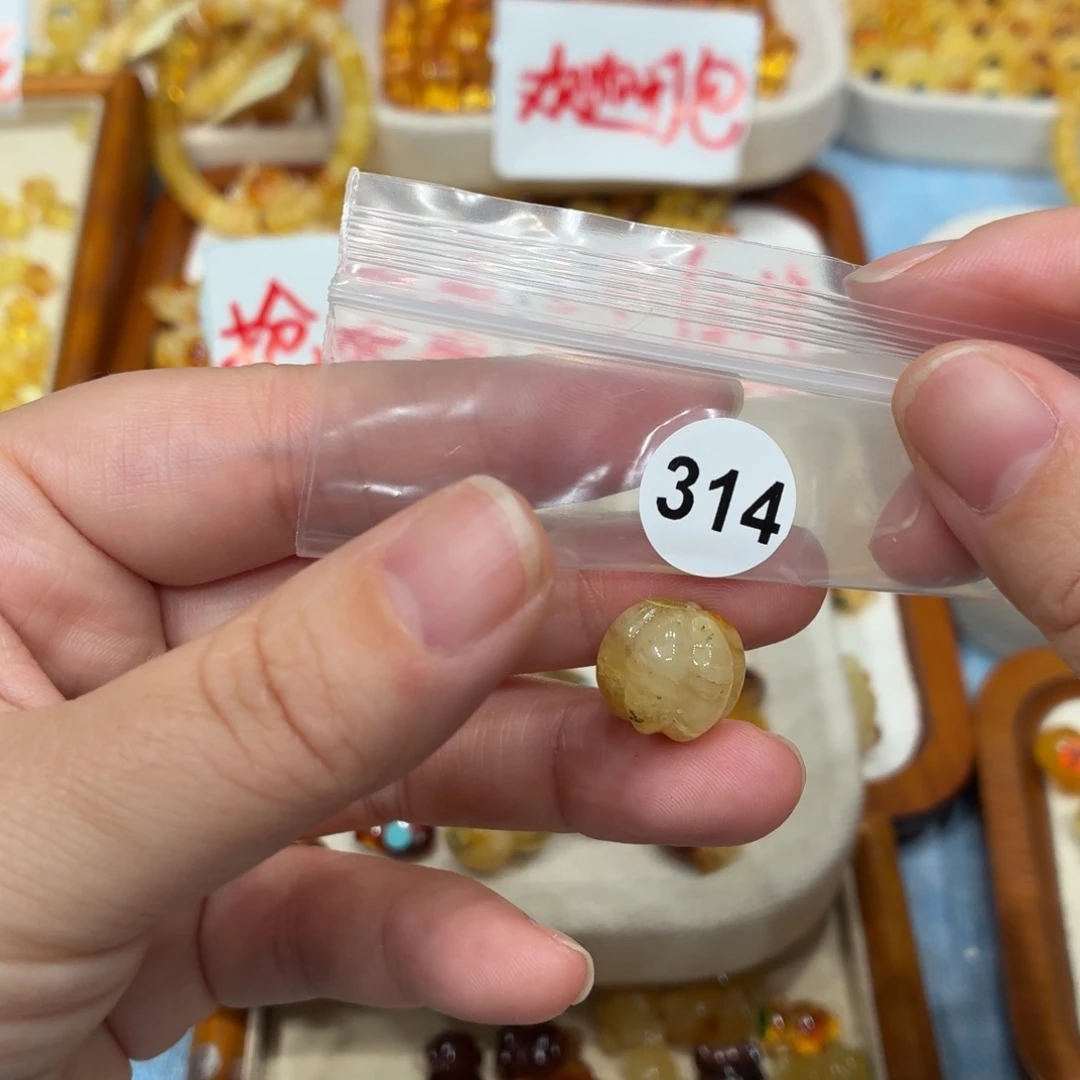 琥珀未镶嵌珠宝奇石